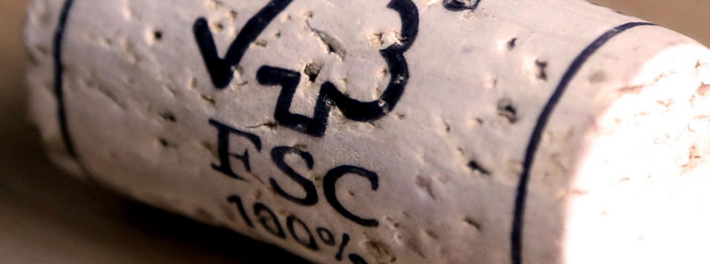 Sello FSC sobre corcho de botella